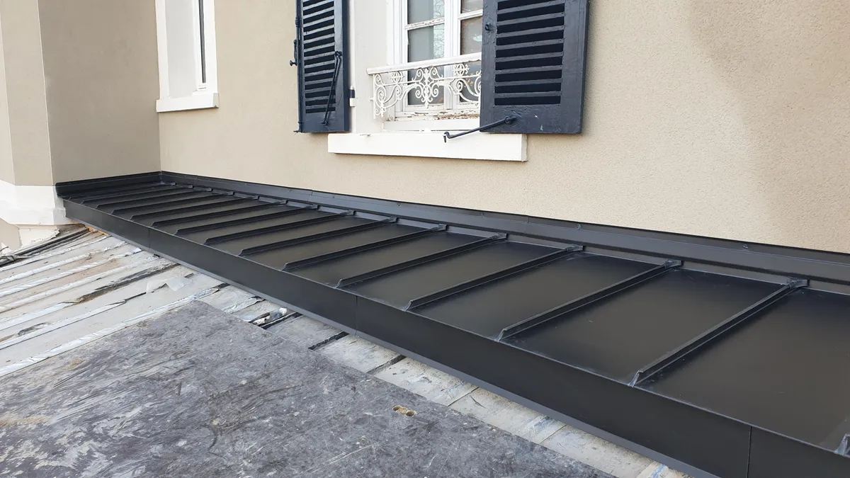 Chantier KUBETOIT : Couverture joint debout zinc Anthracite - Charbonnières-les-Bains