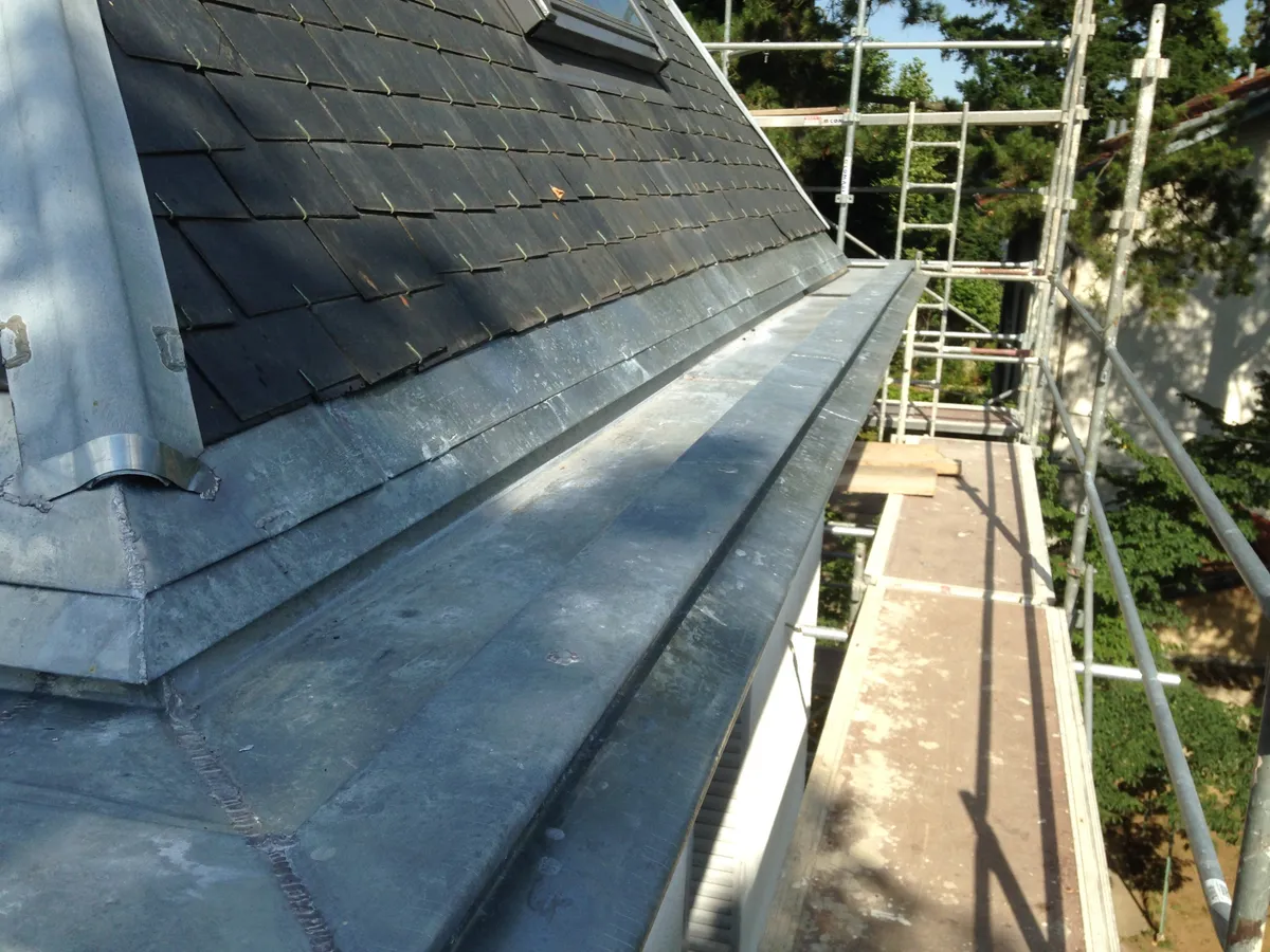 Chantier KUBETOIT : Caniveaux zinc naturel - Tassin-la-Demi-Lune