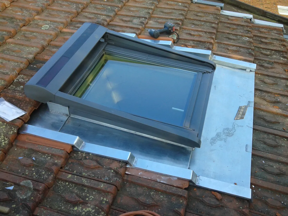 Chantier KUBETOIT : Création de fenêtre de toit Velux - Limonest
